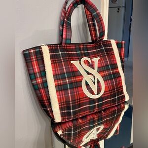 Victoria’s Secret Flannel&Sherpa Tote EUC Plaid Red green black & pink XL